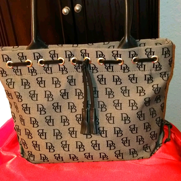 Dooney & Bourke Handbags - Vintage Dooney & Bourke, Just Reduced 💕